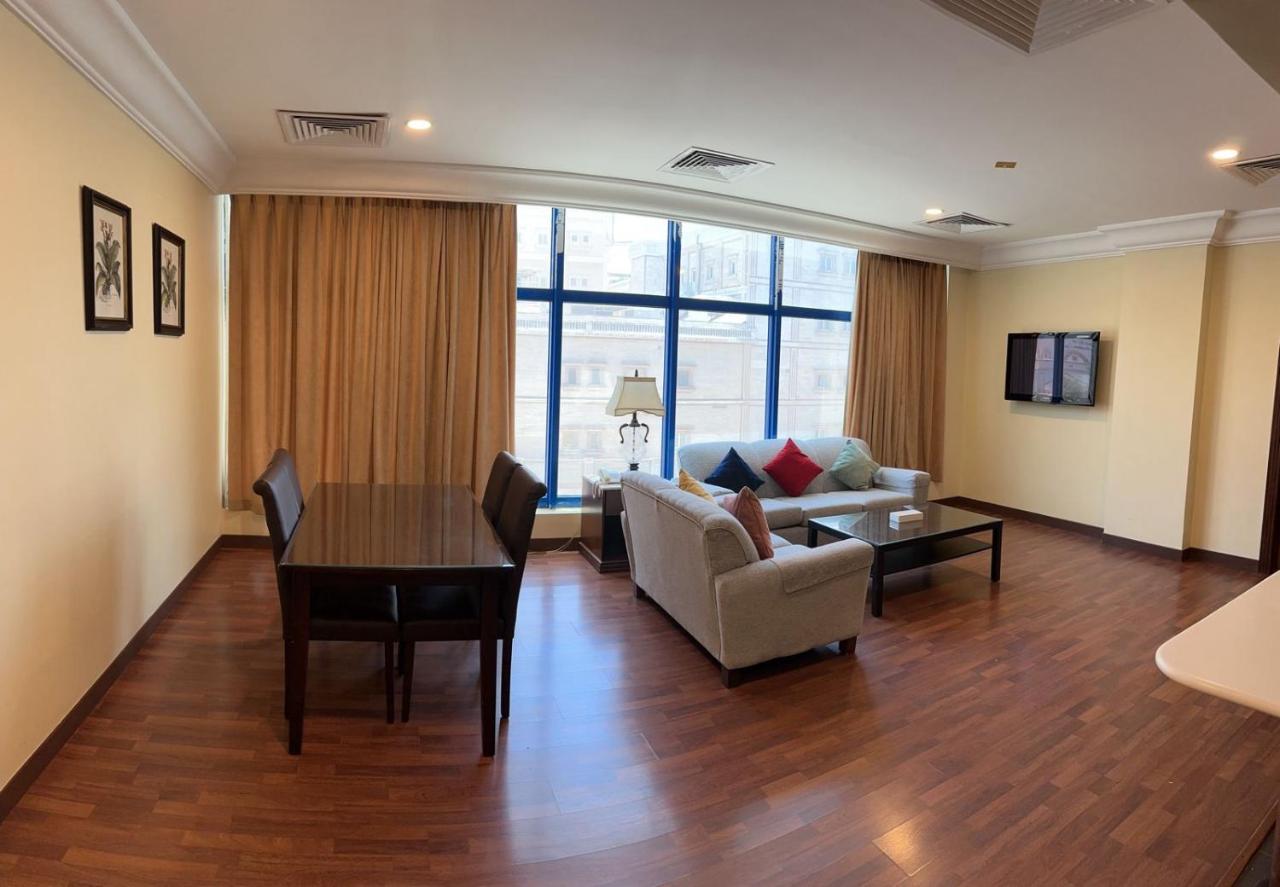 The Palace Suites Khobar Buitenkant foto