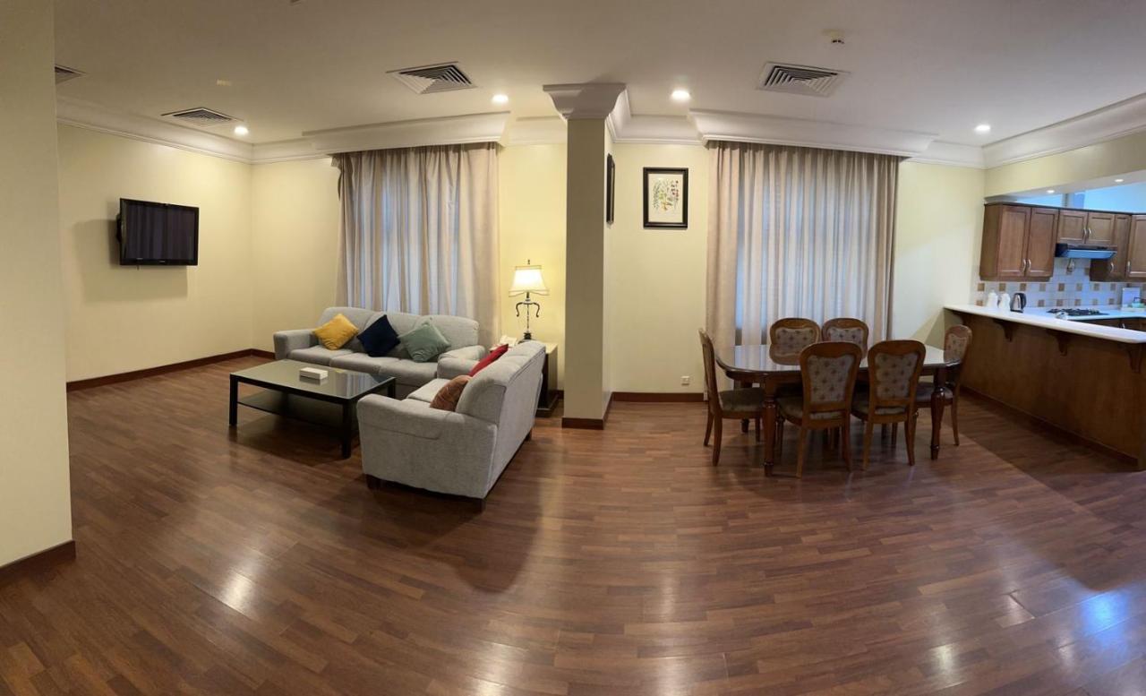 The Palace Suites Khobar Buitenkant foto