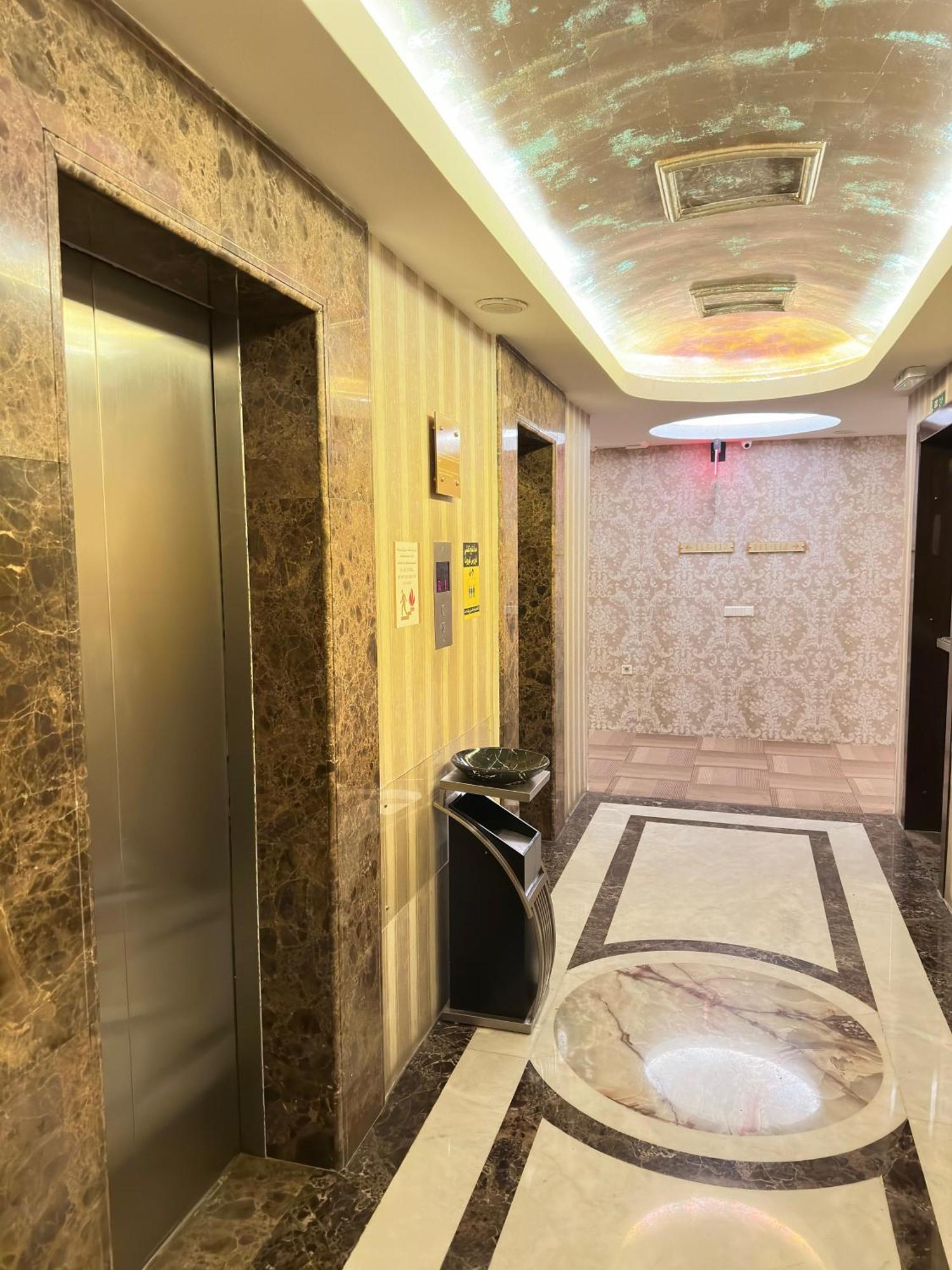 The Palace Suites Khobar Buitenkant foto