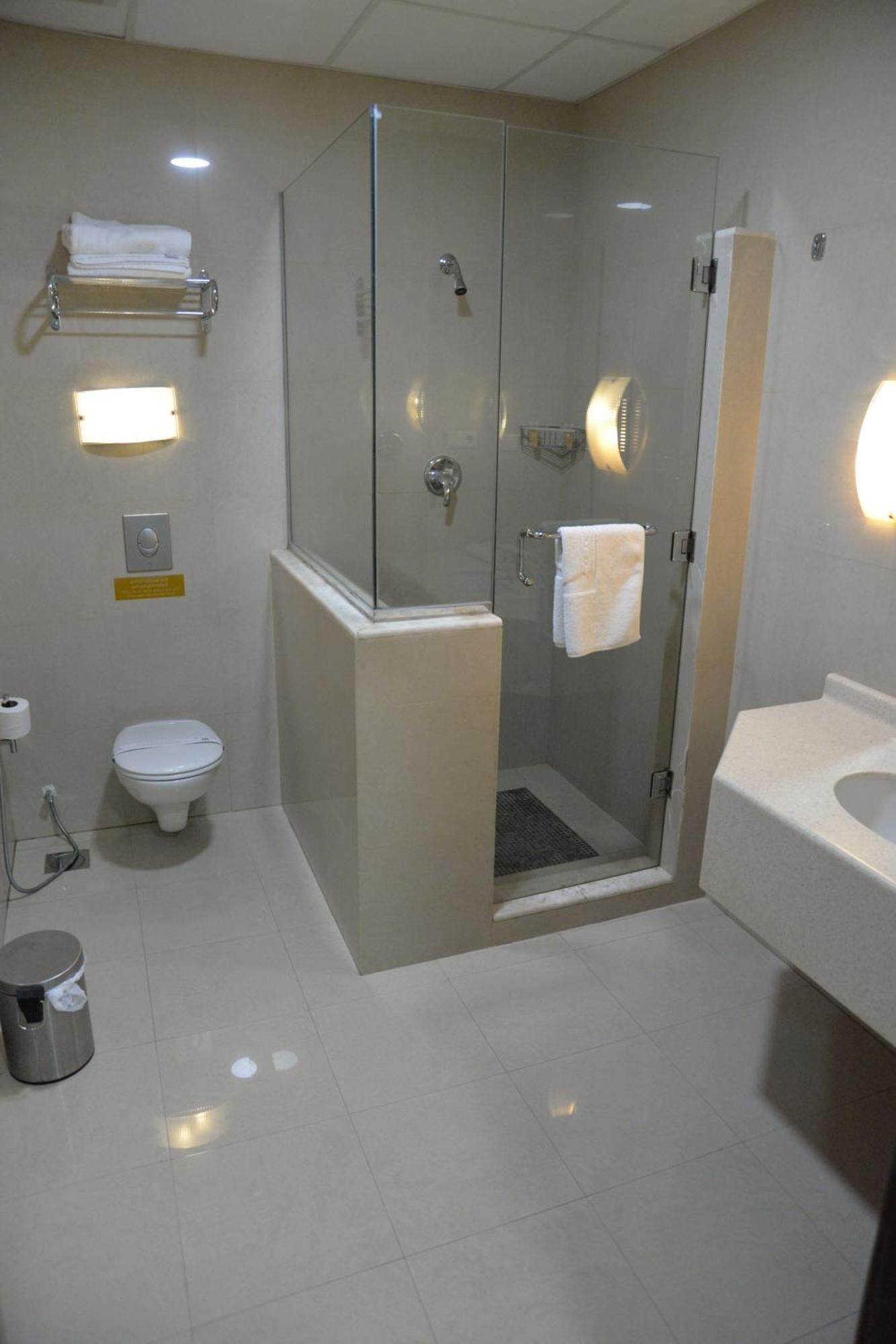 The Palace Suites Khobar Buitenkant foto