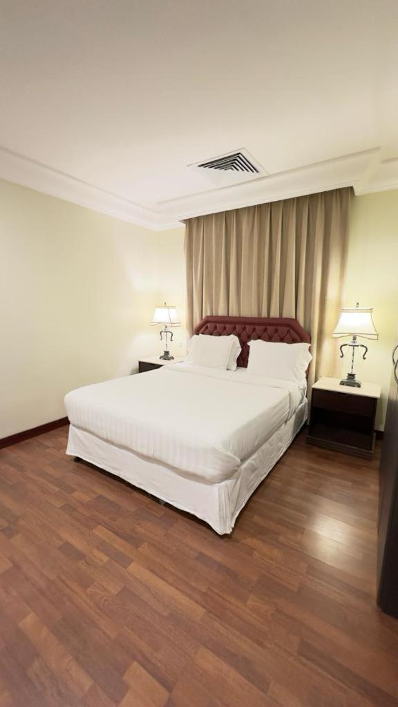The Palace Suites Khobar Buitenkant foto