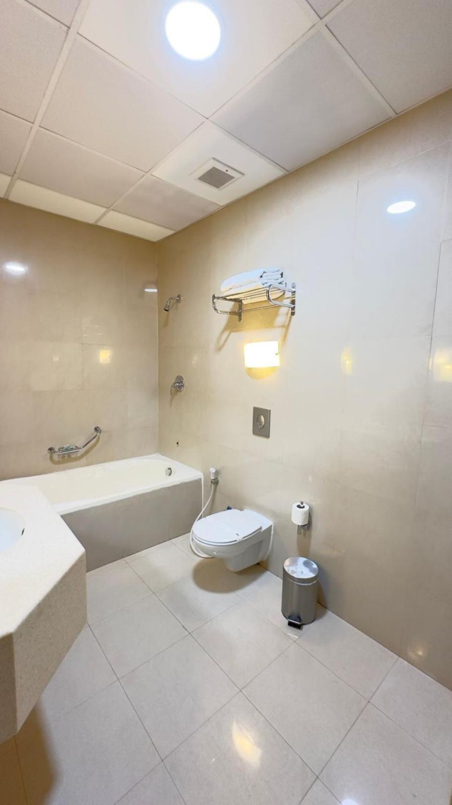 The Palace Suites Khobar Buitenkant foto