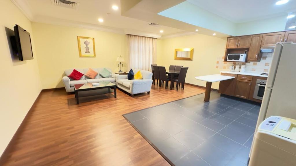 The Palace Suites Khobar Buitenkant foto