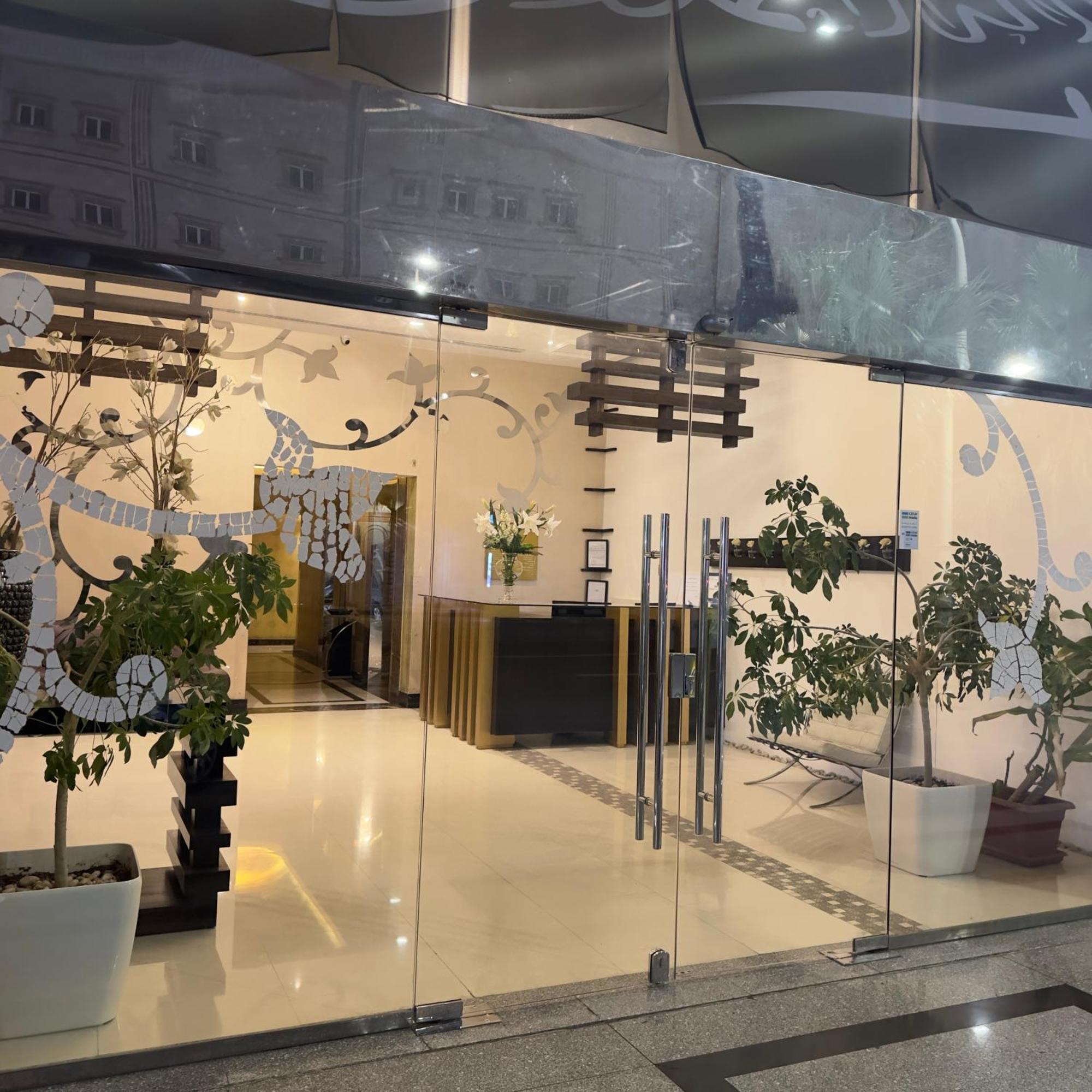 The Palace Suites Khobar Buitenkant foto